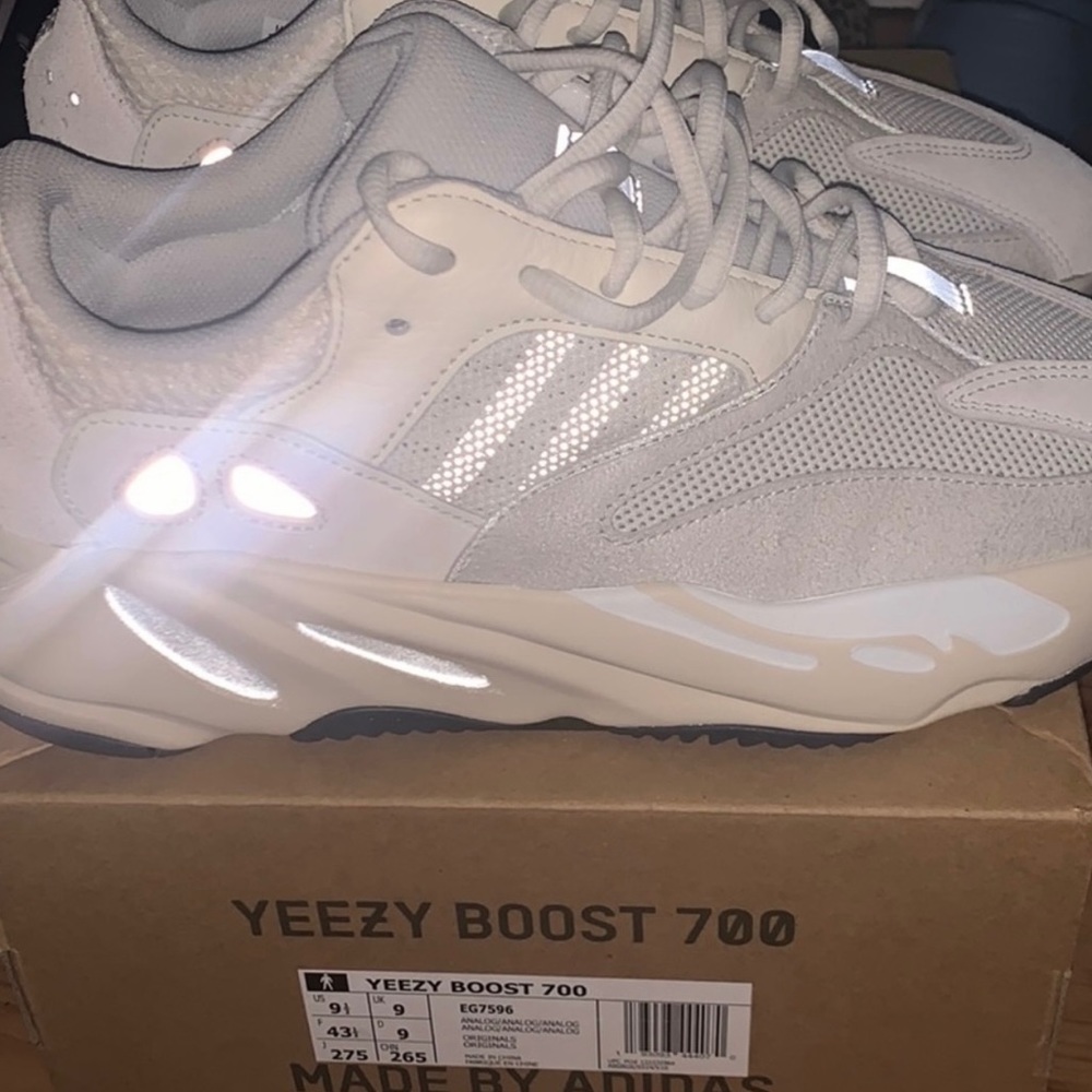 Yeezy 350 analog